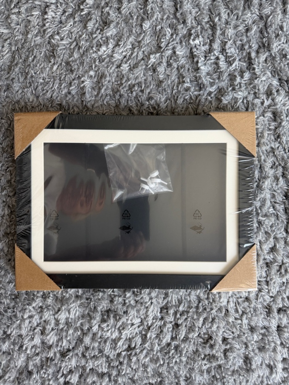 NWT - Kids Art Frame 8.5 by 11 Picture Frame W/Mounting Hardware